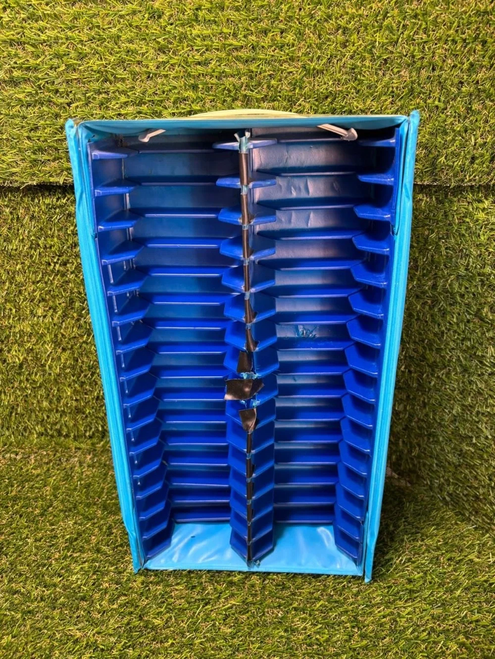 Vintage Sports All Stars 30 Cassette Tape Carrying Case Holder Vinyl Storage Box - Picture 3 of 8